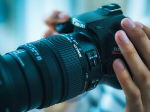 Read more about the article How Do Camera Lenses Focus? Your Essential Guide to Autofocus, Manual Focus & More