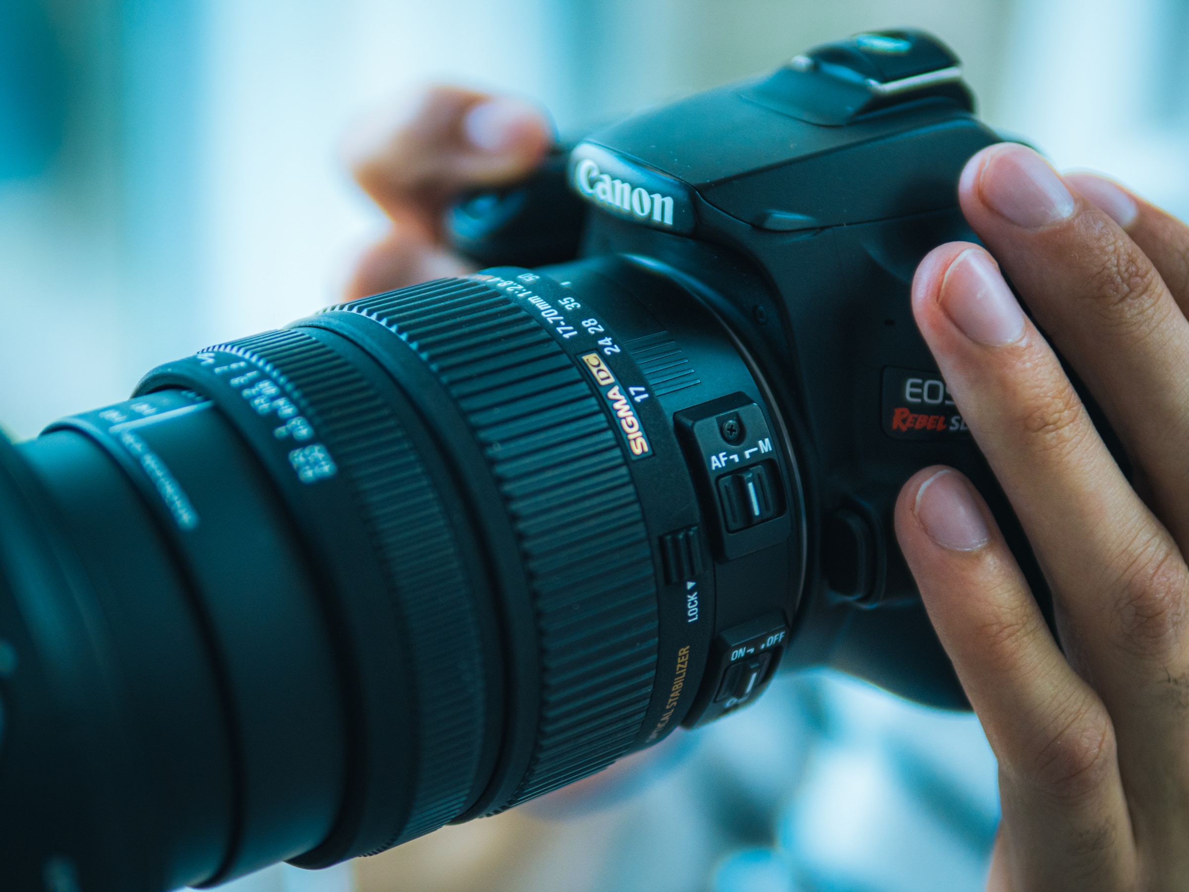 You are currently viewing How Do Camera Lenses Focus? Your Essential Guide to Autofocus, Manual Focus & More